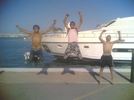 o malhom 3la halthom